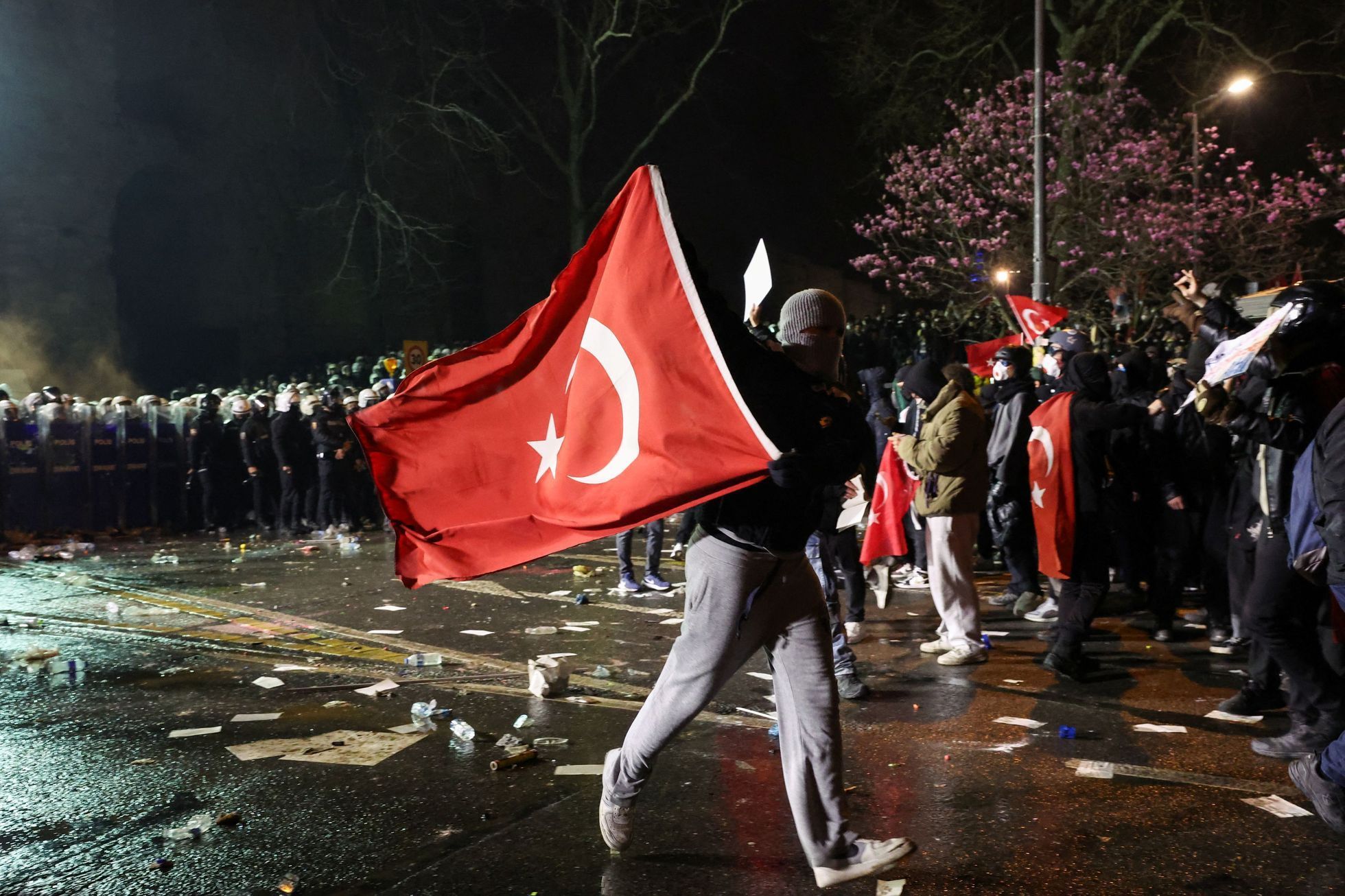 Turecko - protesty - zatčení starosty Istanbulu