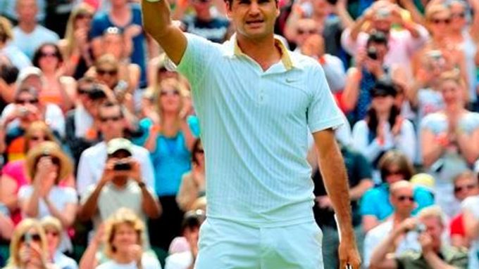 Roger Federer ve Wimbledonu nezaváhal ani proti Němci Kohlschreiberovi.