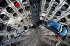 Šéf VW zase míří na Teslu. Z Wolfsburgu chce mít koncernovou obdobu Gigafactory