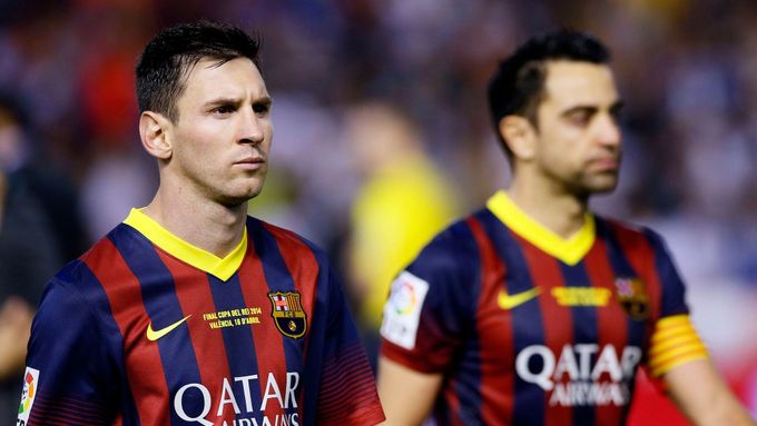 Smutní Xavi a Messi po prohraném finále poháru
