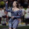 Super Bowl LIX  2025, Philadelphia - Kansas City: Lauren Daigleová zpívá píseň "America the Beautiful"