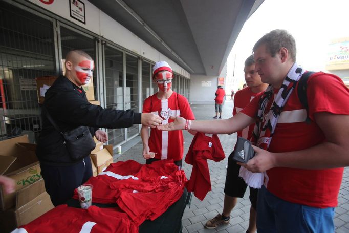 Pochod fanoušků Slavie na derby