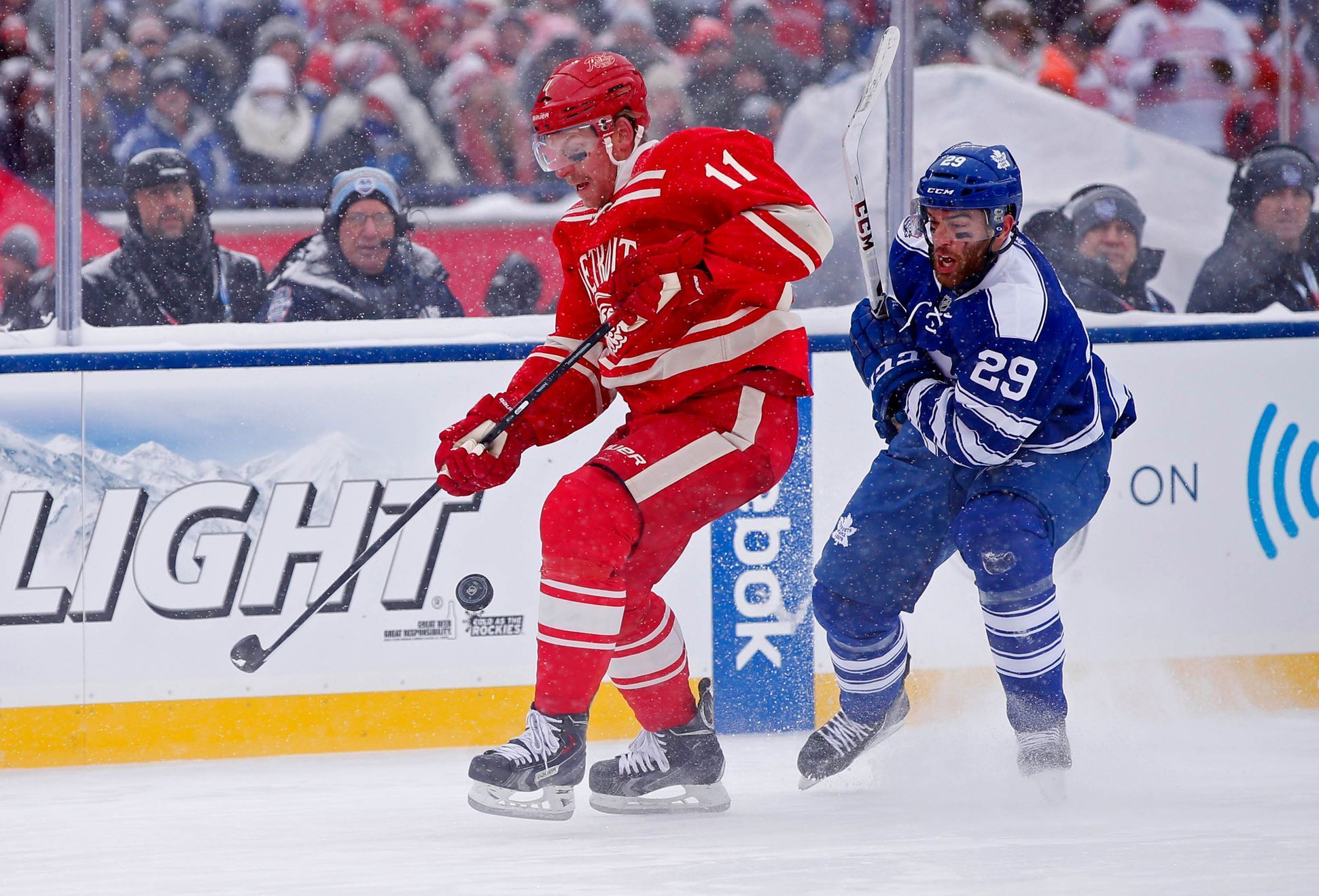 NHL Winter Classic, Detroit-Toronto: Daniel Alfredsson (11) - Jerry D'Amigo (29)