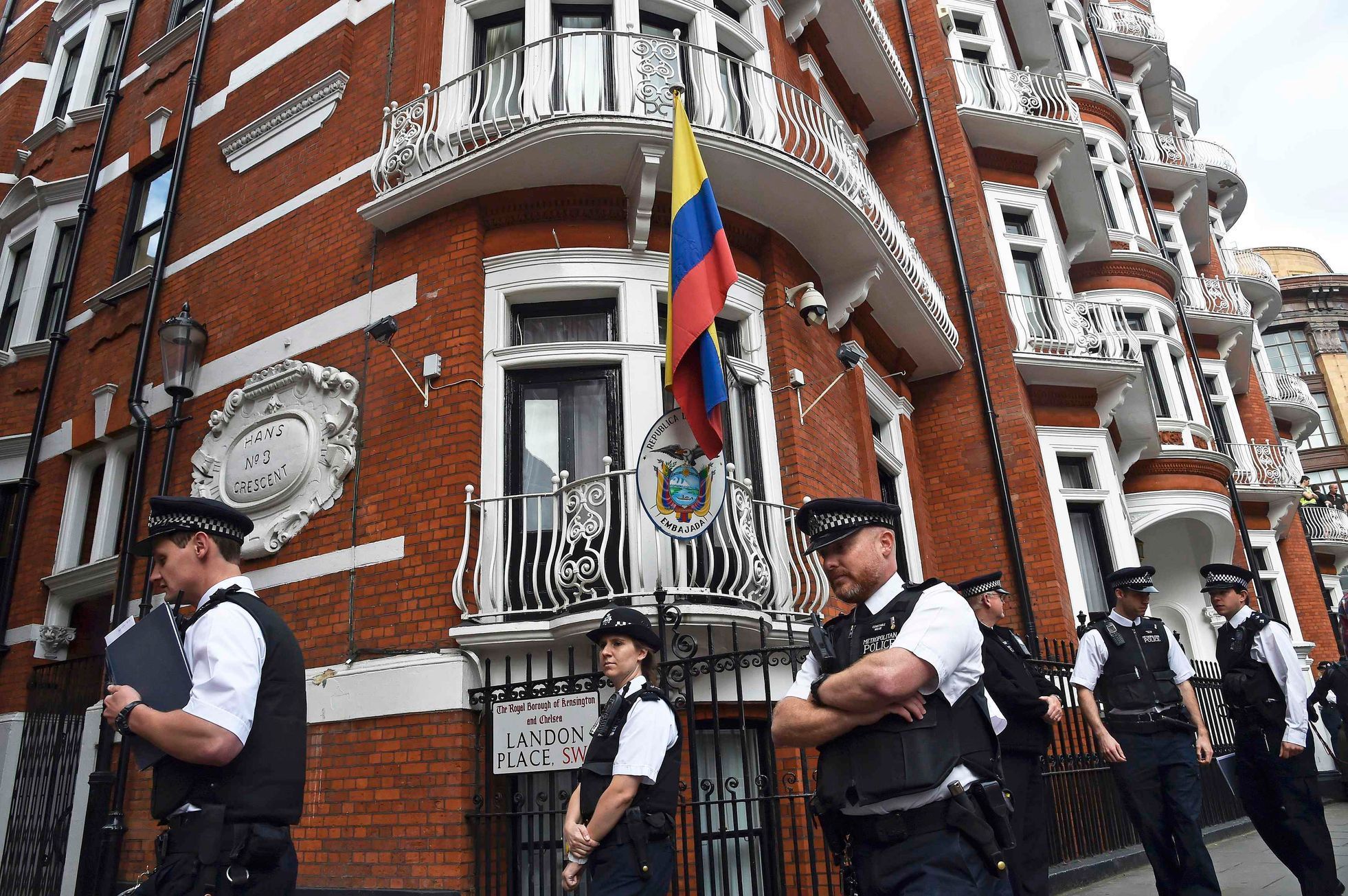 Assange - tisková konference na ekvádorské ambasádě v Londýně
