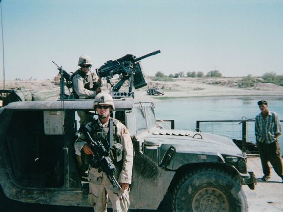 John Spencer při svém nasazení v Iráku.