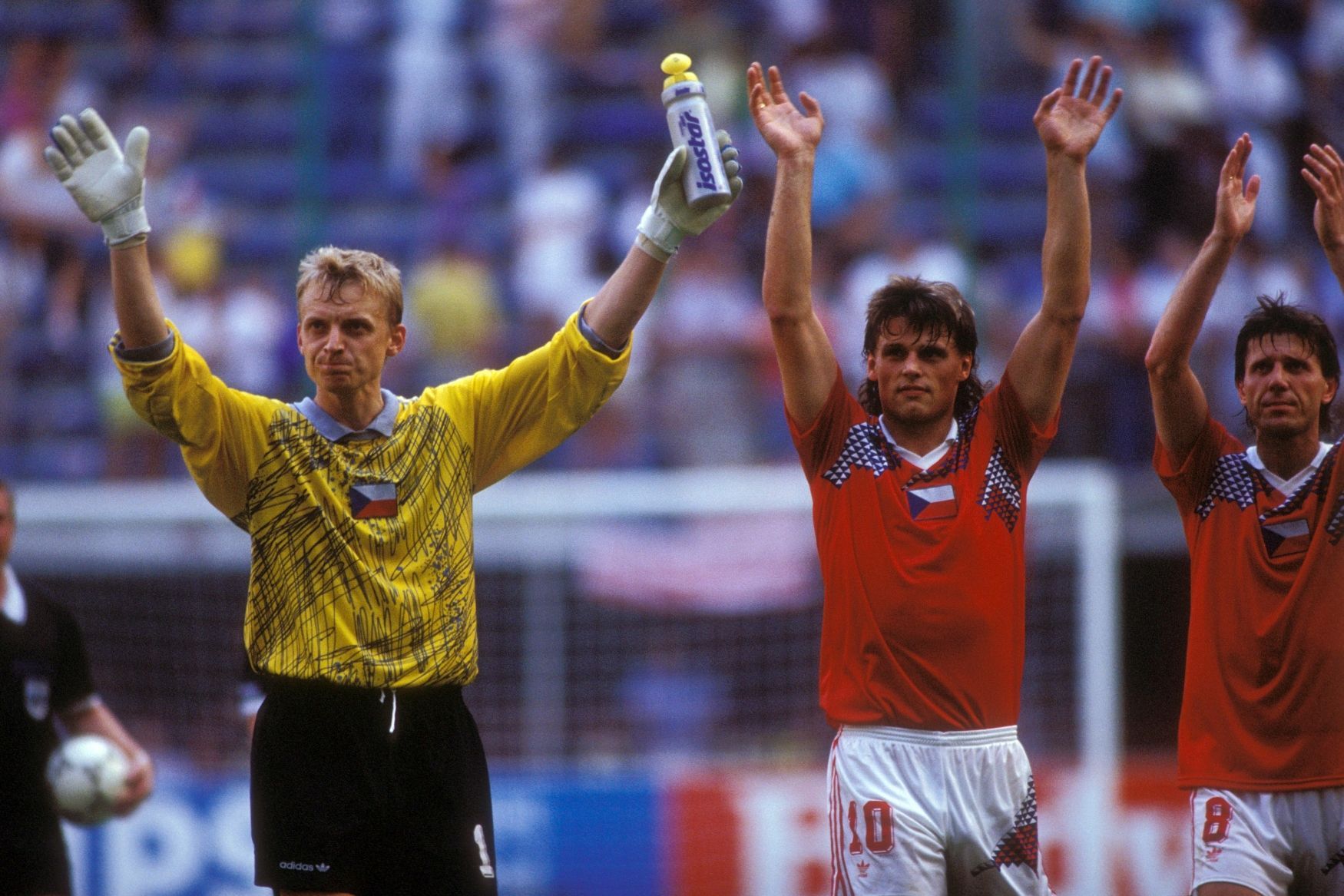 Jan Stejskal, Jozef Chovanec a Tomáš Skuhravý po čtvrtfinále MS 1990
