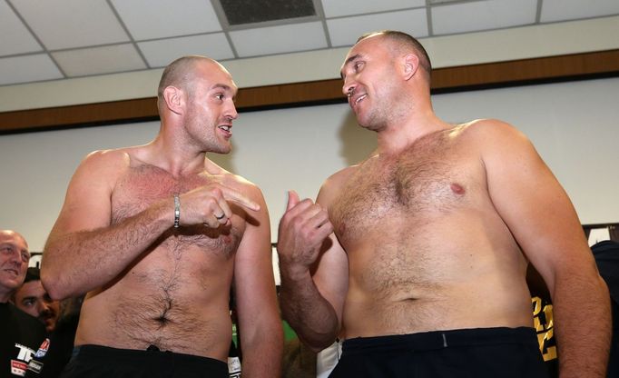 Tyson Fury a Alexander Ustinov na vážení