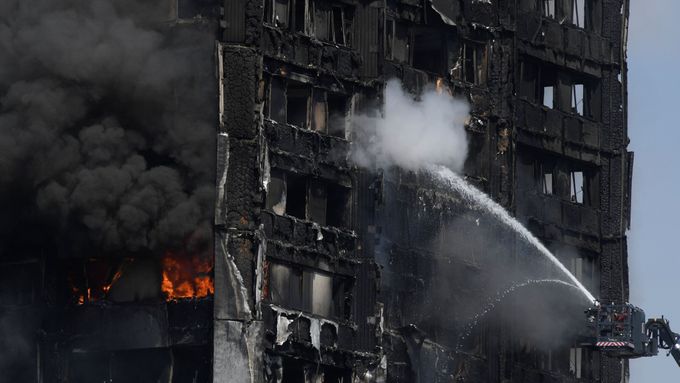 Požár výškové budovy Grenfell Tower v Londýně.