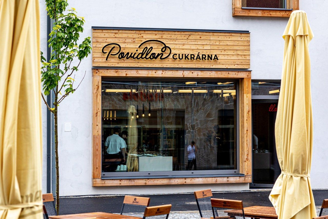 Cukrárna Povidloň Lipno exteriér den vchod