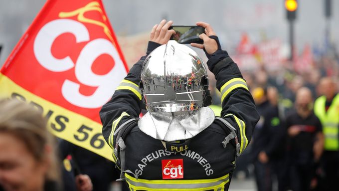 Protest hasičů ve Francii