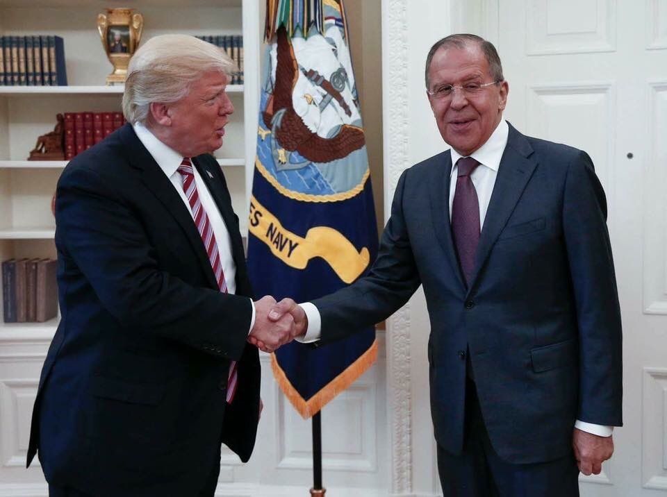 Americký prezident Donald Trump na setkání s ruským ministrem zahraničí Sergejem Lavrovem v Oválné pracovně.