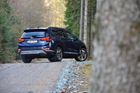 Záď už je konvenčnější. Auto působí nižší než jeho předchůdce.