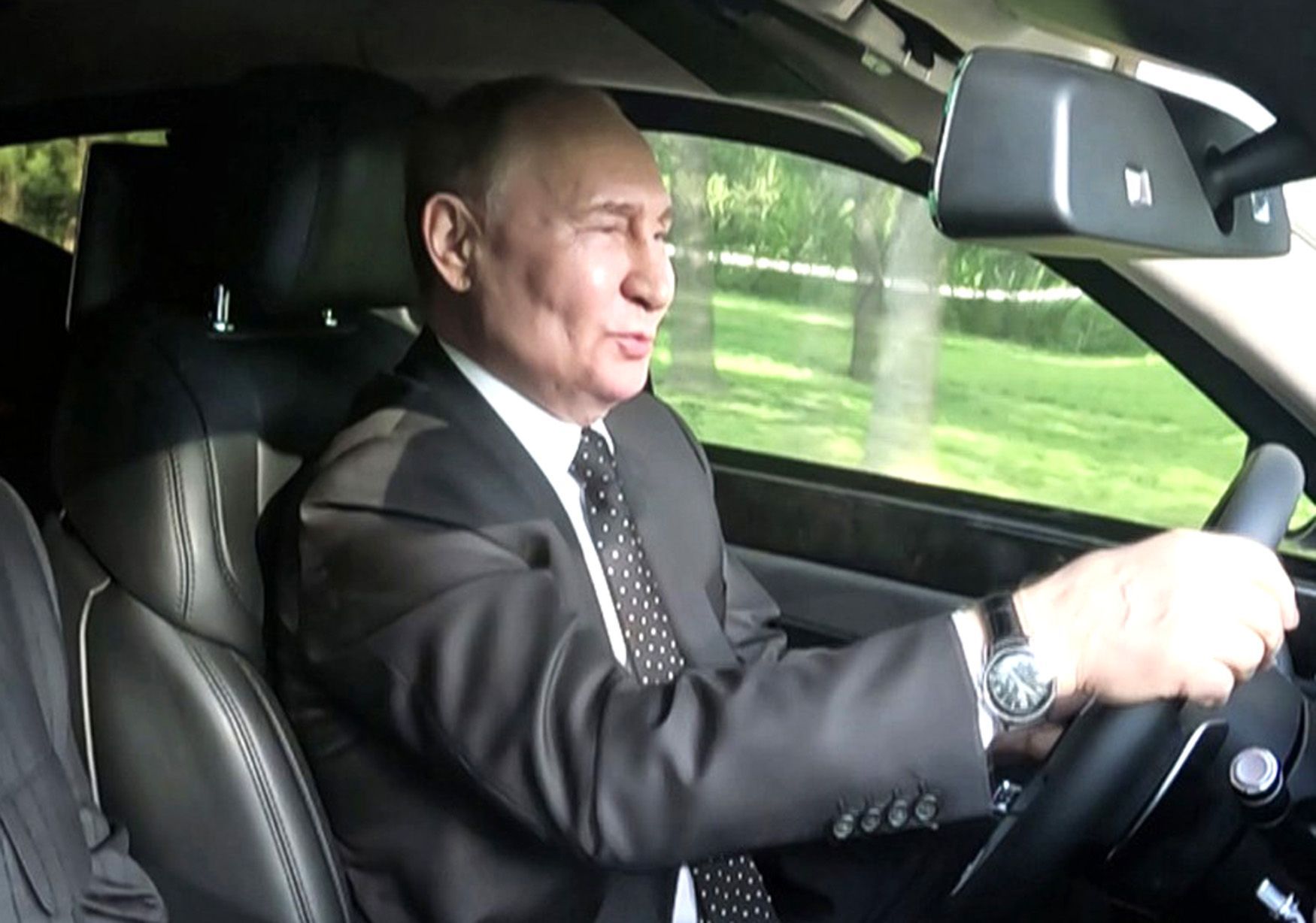 Auris, Putin, exploze