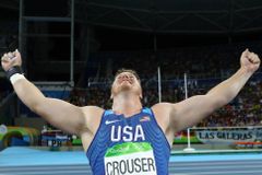 Americký koulař Crouser triumfoval v Riu v olympijském rekordu 22,52