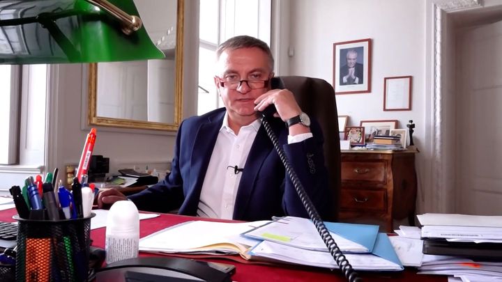 Mynář dostal 25 milionů od firmy bez kanceláří. Stopy vedou do zbrojařských kruhů
