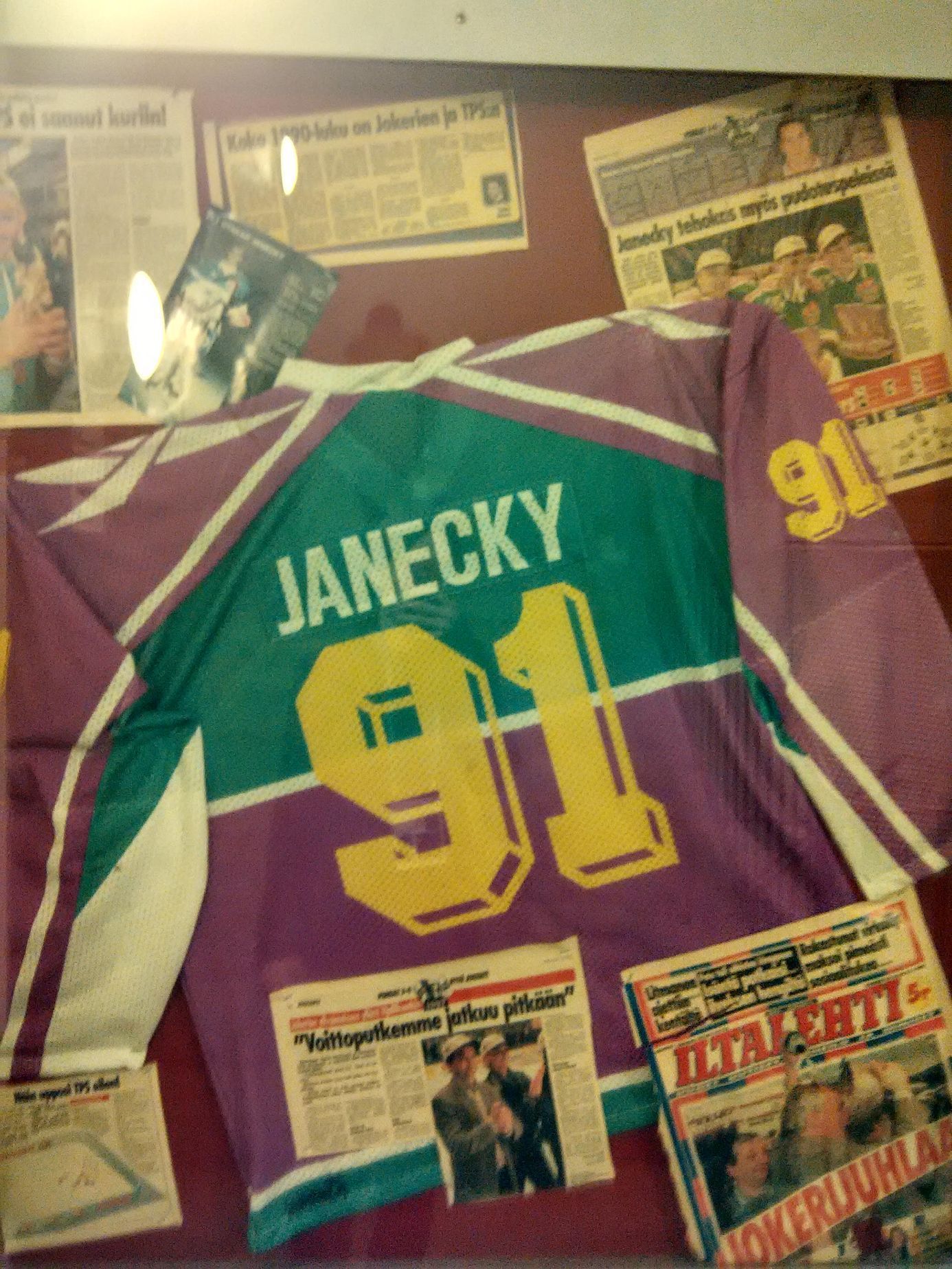 Číslo 91 mají v Helsinkách na počest Otakara Janeckého vyřazeno, dres je vystaven v Hartwall Areně.