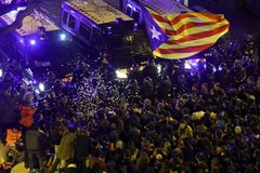 Demonstranti se v Barceloně střetli s policií. Nejméně 20 lidí bylo zraněno