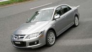 17. místo - Mazda 6 (136 hlasů). Autem roku se stala v roce 2003. Zástupce vozů střední třídy z produkce japonské automobilky nahradil dřívější Mazdu 626. Vyráběl se v kategoriích liftback, sedan i kombi. Podobně jako další Mazdy té doby zaujal designem, jistými jízdními vlastnostmi i kultivovanými motory.