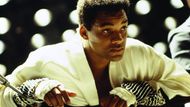 Ali (2001): Will Smith jako slavný boxer Muhammad Ali si vybojoval oscarovou nominaci a skvěle ztvárnil jednu z nejkontroverznějších postav sportovní historie. Režíroval Michael Mann.