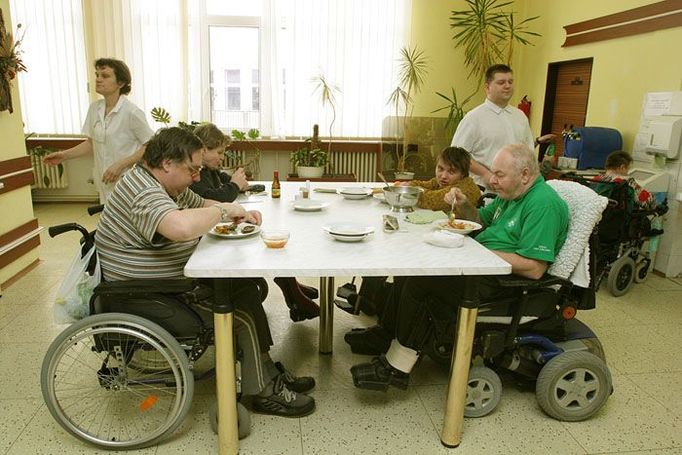 Jídlo vám donesou ke stolu. Můžete si vybrat z několika chodů