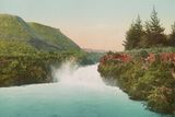 Vodopády Huka Falls na řece Waikato.