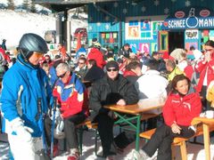 Pohoda po lyžování. Občerstvení zajístí Schneeman - sněhulák.