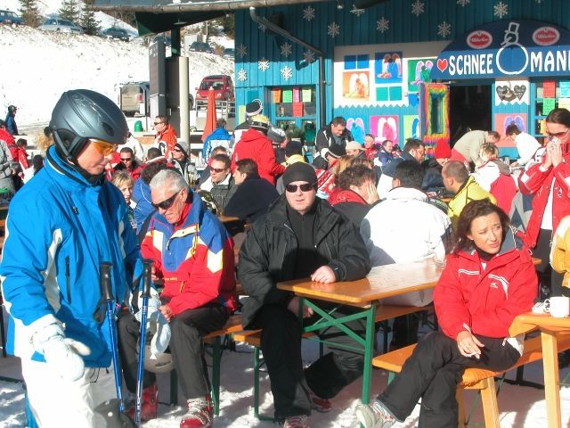 Pohoda po lyžování. Občerstvení zajístí Schneeman - sněhulák.