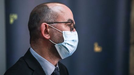 16. listopadu volno nebude. Ministr zdravotnictví doporučuje home office a dovolené
