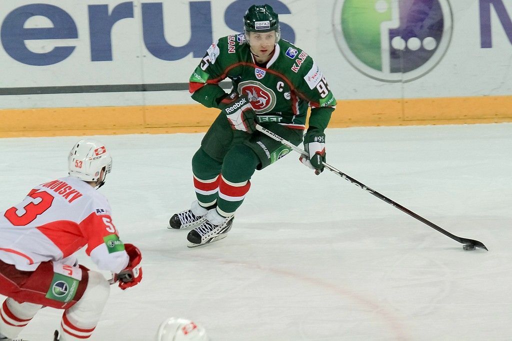 Ruský hokejista Alexej Morozov z Ak Barsu Kazaň v utkání KHL 2011/12 proti Spartaku Moskva.