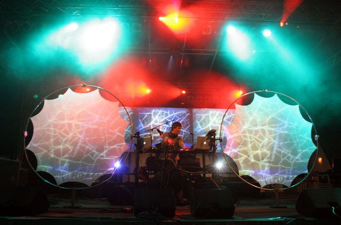 Multimediální show před půlnocí (Banco de Gaia)