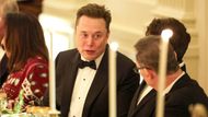 Úterní slavnostní večeře s prezidentem USA Donaldem Trumpem a saúdským korunním princem Muhammadem bin Salmánem se zúčastnil i Elon Musk. Šlo již o druhé společné veřejné setkání podnikatele a prezidenta od doby, kdy mezi nimi letos propukl ostrý spor.
