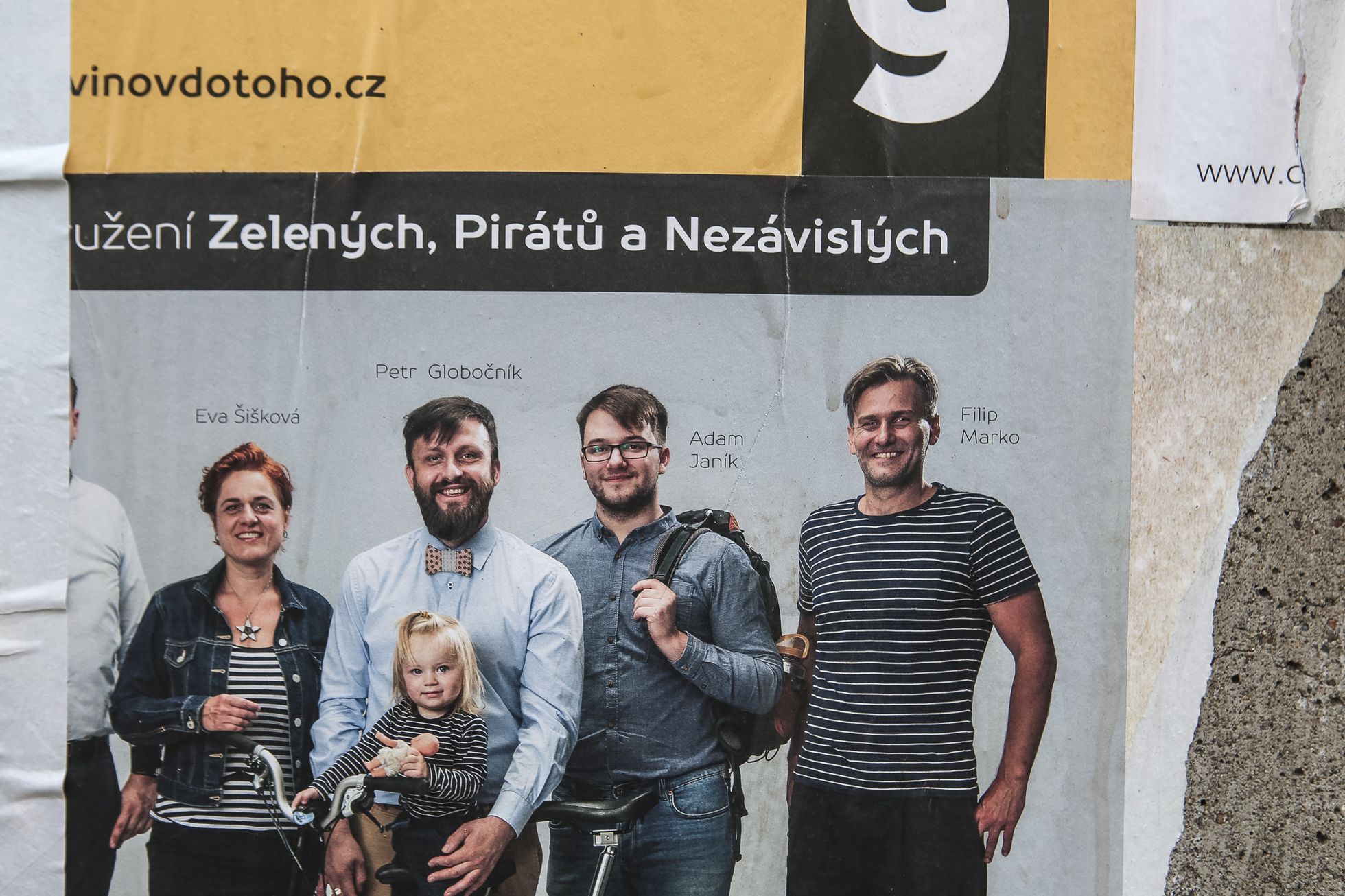 Sídliště Janov, Litvínov, 22.10.2018 - (polo)opuštěné a vybydlené domy, vytlučená okna