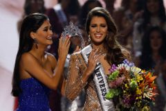 Miss Universe se stala tmavovlasá Francouzka, Češka se do finále nedostala