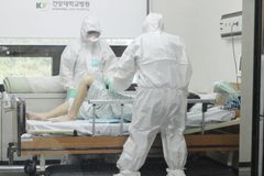 Korea bojuje se smrtící infekcí, dezinfikuje letadla i vlaky