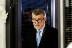 Babiš ve sněmovně ztratil nervy. Pirátka mu vypnula mikrofon, to ho ale nezastavilo