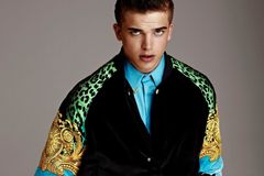 Módní obchod roku: Michael Kors kupuje milánského Versace, zaplatí téměř 47 miliard