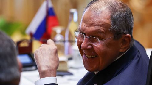 Spokojený Sergej Lavrov. Šéf ruské diplomacie je hostem zasedání zemi Sdružení národů jihovýchodní Asie (ASEAN) v laoském Vientiane.