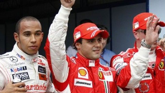 Kvalifikaci kralovalo Ferrari. První místo vyjel Massa