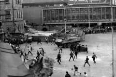 Vzkaz srpna 1969: Češi zradili Čechy. Od té doby je tu ta zrada pořád s námi
