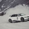 Hyundai SUV na sněhu