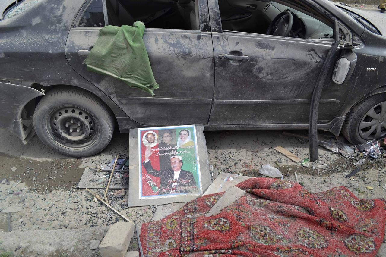 Pákistán před volbami zasáhla vlna násilí