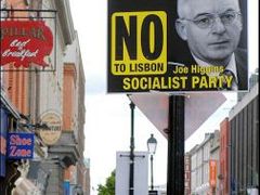 Kampaň proti smlouvě irské Socialistické strany - "Ne privatizaci zdravotnictví a vzdělání"