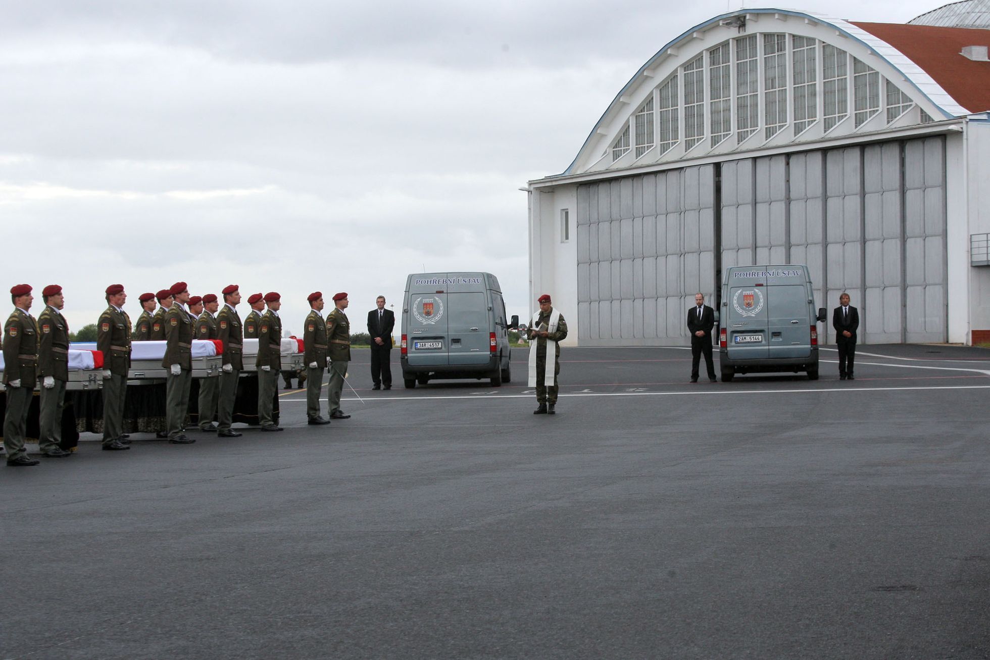 Přílet letadla s ostatky vojáků zabitých v Afghánistánu