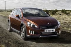 Peugeot představil terénní kombi 508 RXH