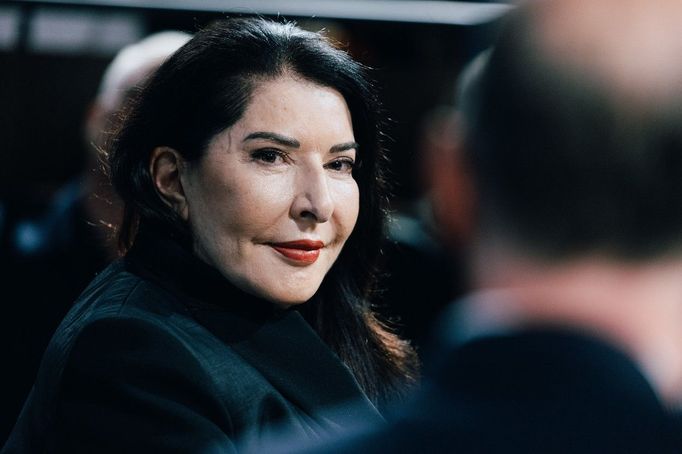 Marina Abramović při představení své londýnské výstavy.