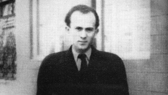 Jiří Orten se narodil roku 1919, v srpnu 1941 ho přejela německá sanitka. Zemřel jako dvaadvacetiletý.