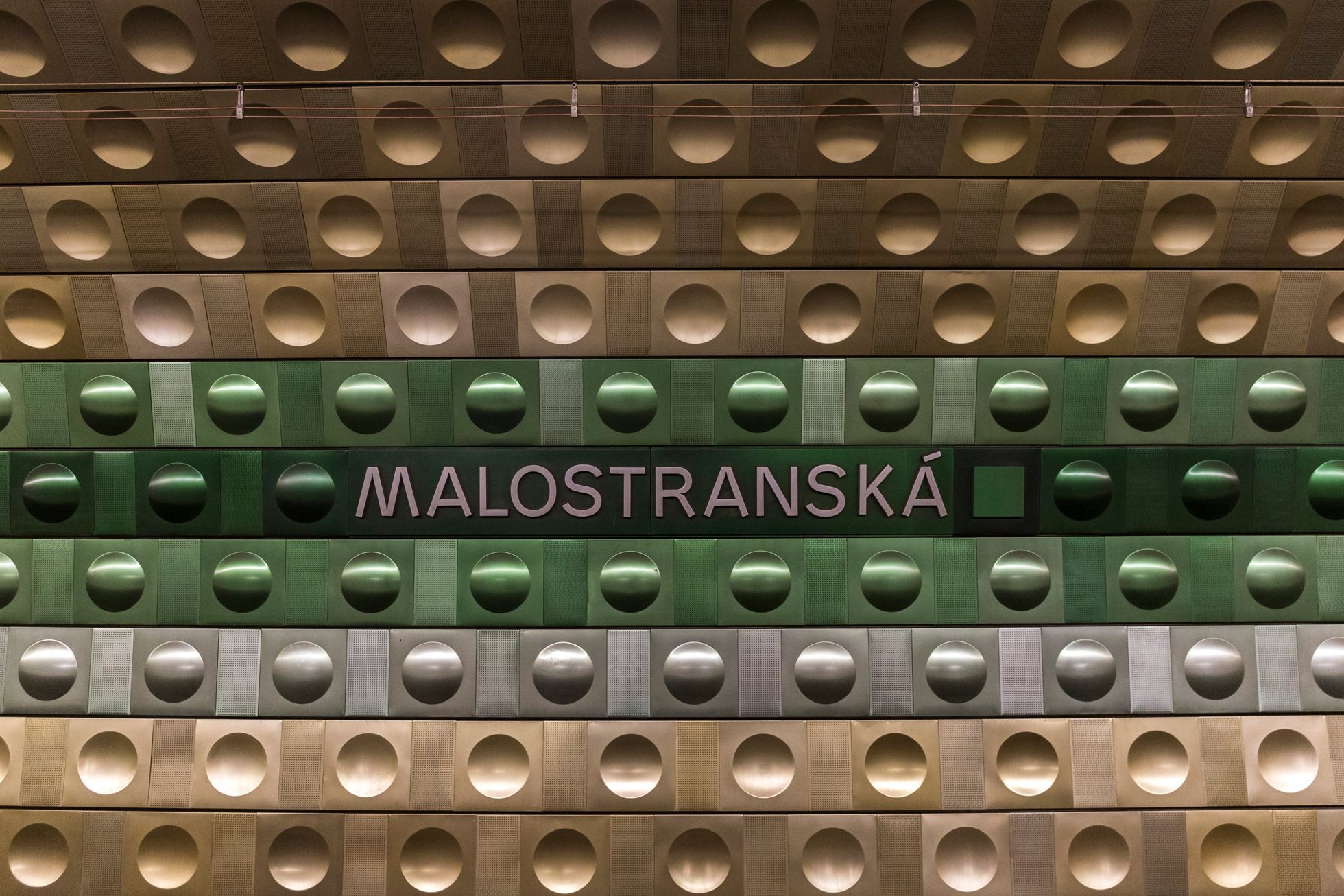 Stanice metra A  - grafické řešení od Otruby a Rathouského