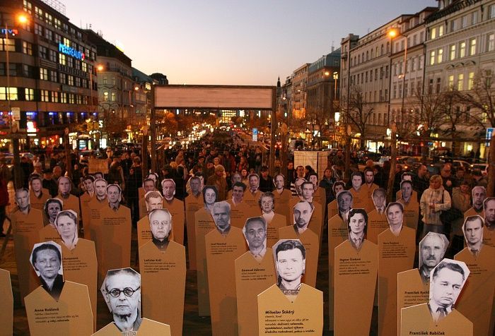 Na Václavském náměstí stojí lágr