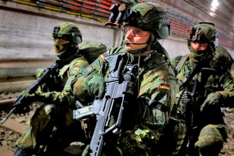 Německo, Berlín, metro vojenské cvičení, Rusko, Bundeswehr