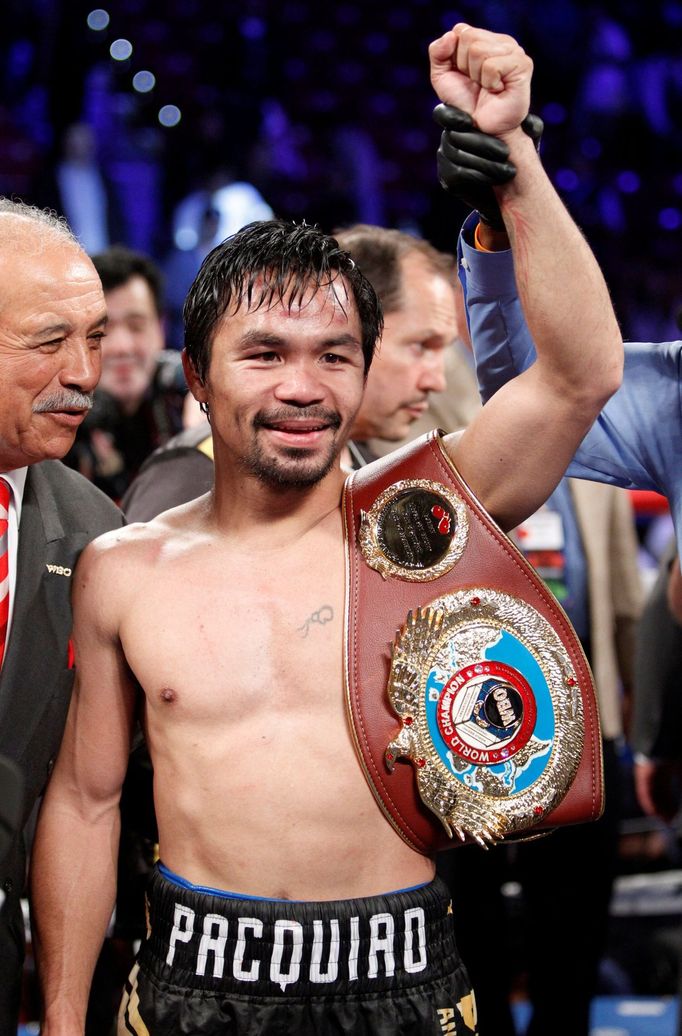 Manny Pacquiao s pásem pro mistra světa WBO welterové váhy.